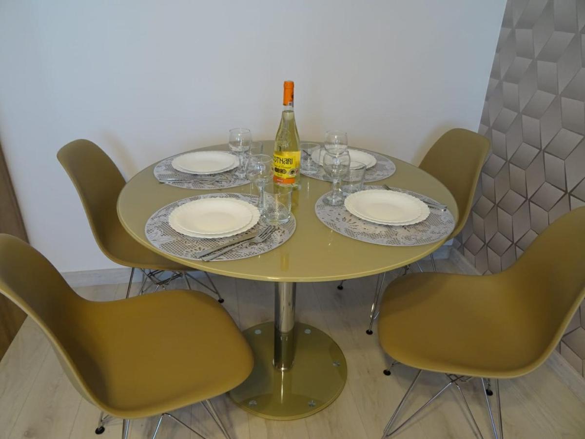 Carla'S Apart Palas-Hala Centrala 1 Bedroom, Airport Shuttle Iasi Extérieur photo
